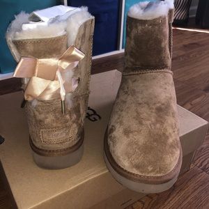Womens Uggs with Dixie Flora! Short light brown